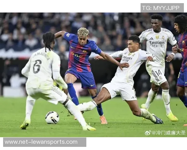 2012年巴萨与皇马巅峰对决回顾球迷心中的经典之战