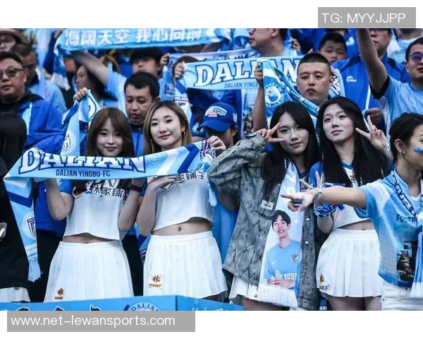 大连与申花激战正酣谁能在这场对决中笑到最后